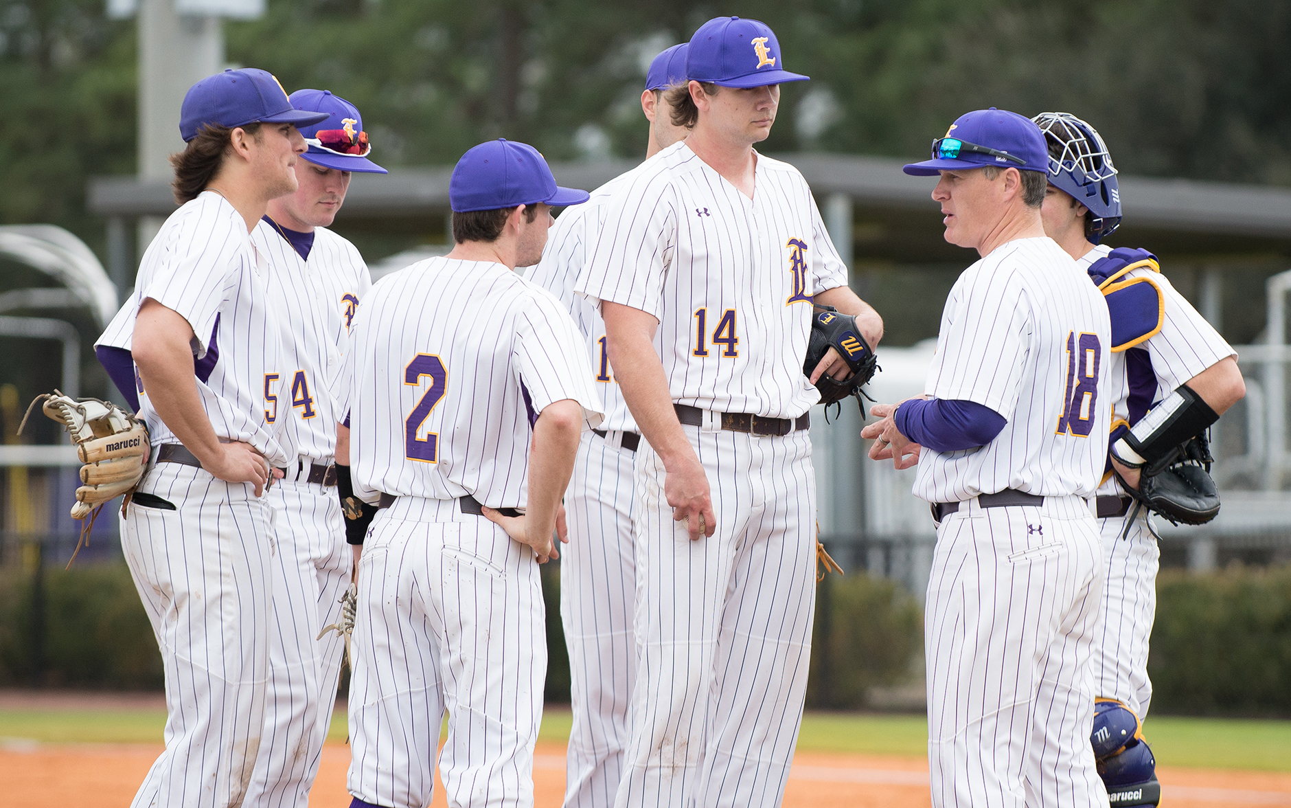 LSU Eunice assistant coach Alan Orgain talking to team. (Photo: LSUE)