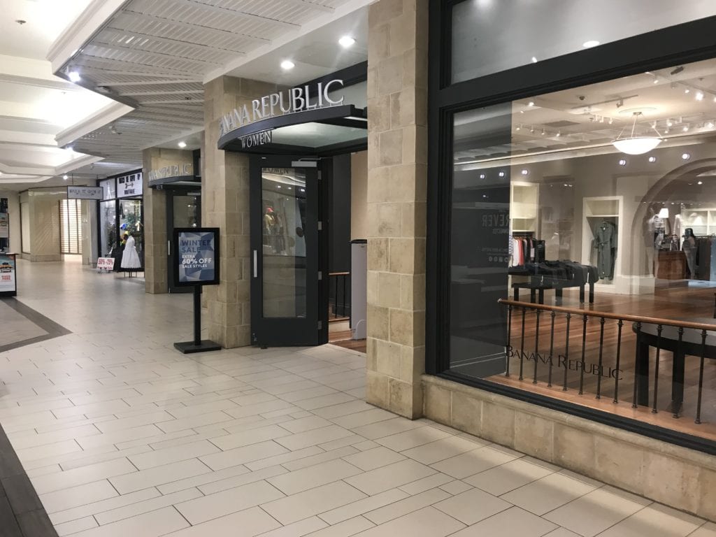 Banana Republic closing in Acadiana Mall