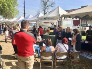  Market patrons take part in a 5-minute French mini-lesson with local French immersion teachers.